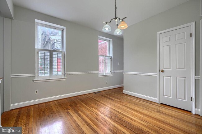 Building Photo - 136 Gittings St