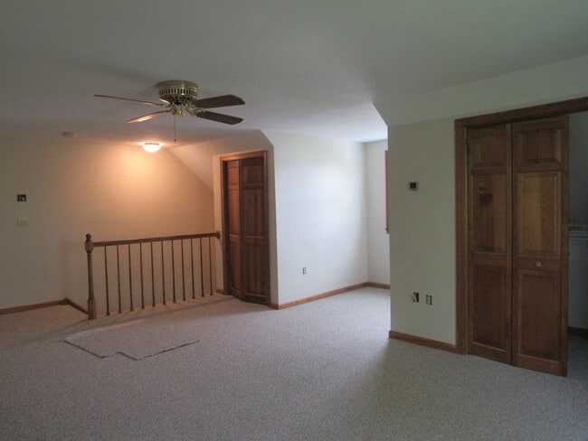 Building Photo - Dracut Beautifully renovated Townhouse for Rent!