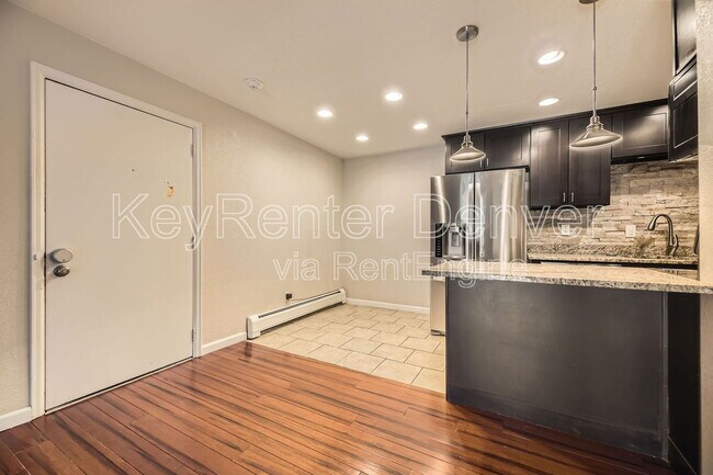 Building Photo - 1300 Golden Cir