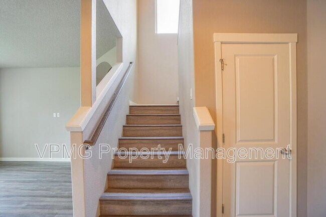 Building Photo - 7510 NE 124th Ave