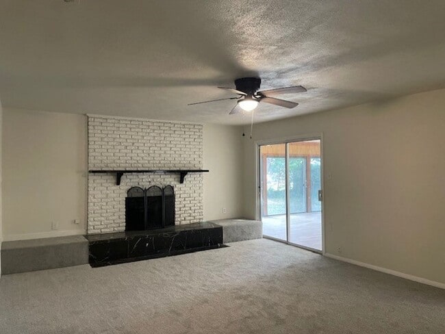 Building Photo - Newly Renovated 4 bedroom 2 bath Ranch Home
