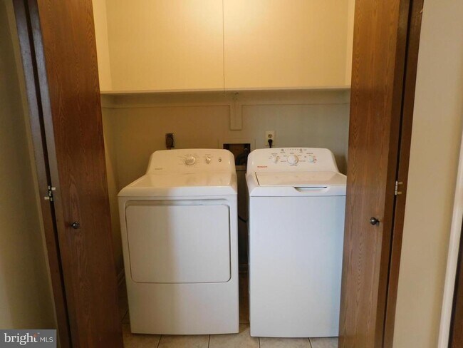 Building Photo - 248 Waterford Ln