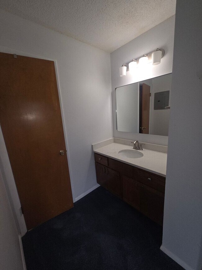 Building Photo - 2588 E Sweetbriar Dr
