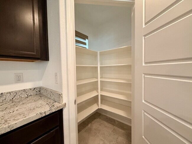 Building Photo - 3 BED 2.5 BATH 2 CAR GARAGE TOWNHOUSE W/ LOFT IN HENDERSON CADENCE COMMUNITY FEAT. COMMUNITY POOL!