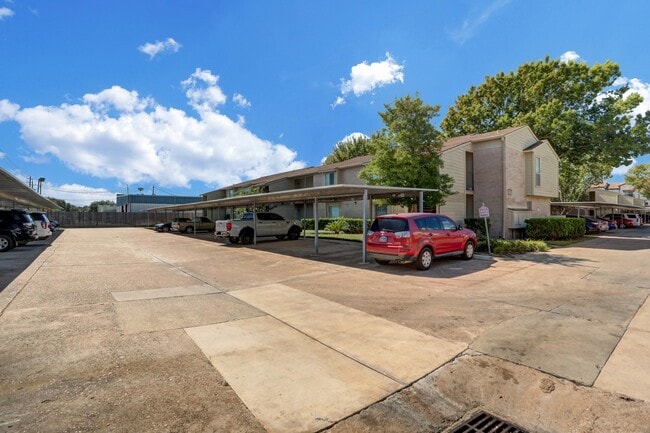 Building Photo - 700 Thicket Ln