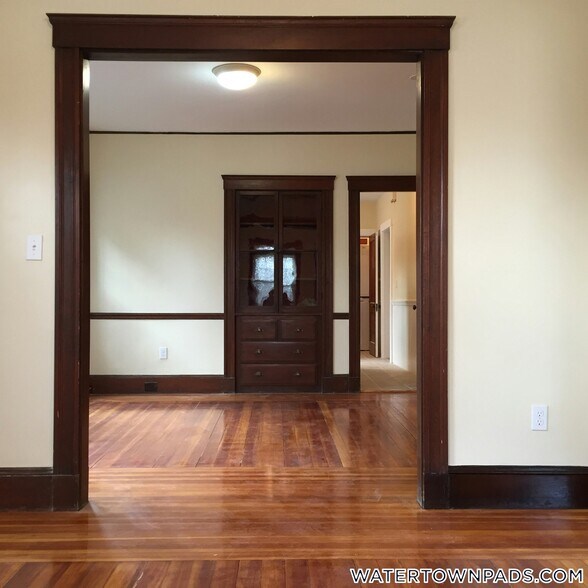 Building Photo - 126 Winsor Ave