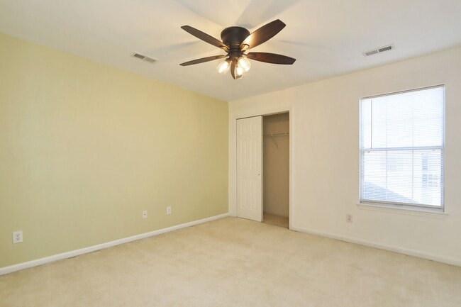 Building Photo - 106 Linden Ct