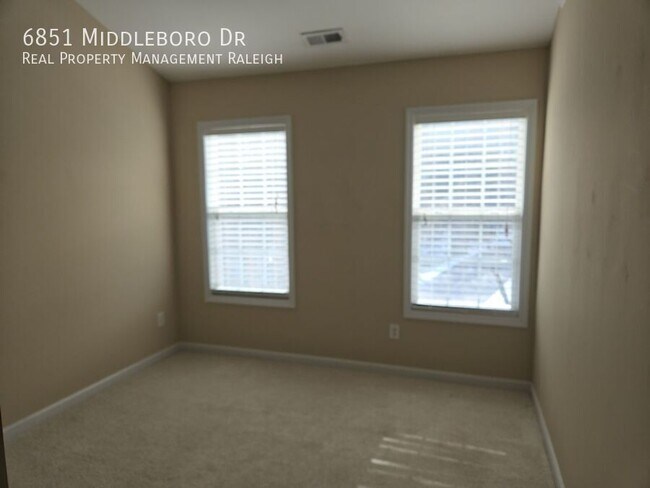 Building Photo - 6851 Middleboro Dr