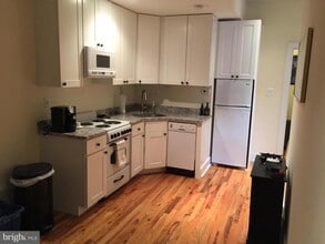 Building Photo - 170 Grape St