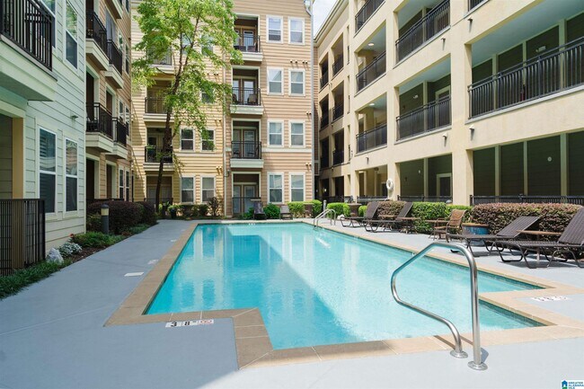 Building Photo - 2020 5th Ave S