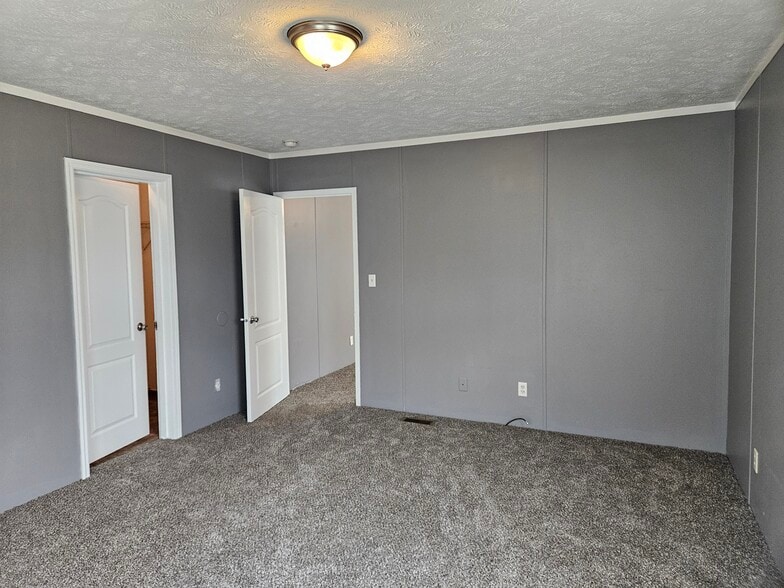 Building Photo - 94 Lynnwood Cir