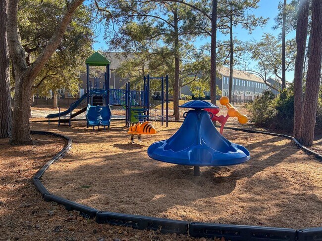 Building Photo - Breathtaking Water Views!