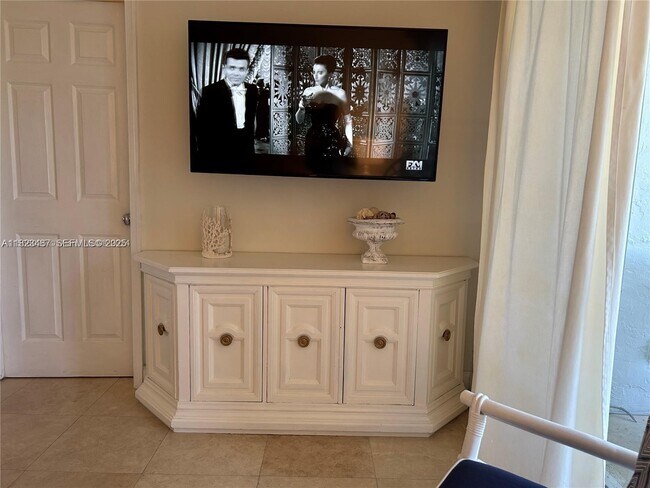 Building Photo - 5151 N Hwy A1A