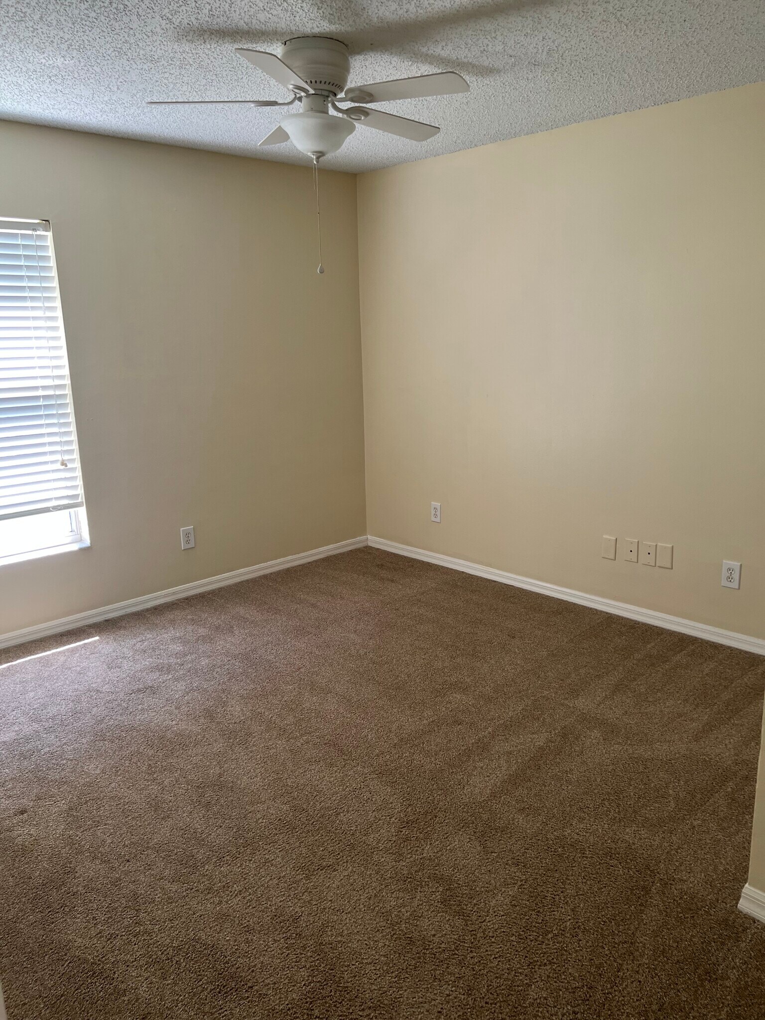 Building Photo - 833 Lake George Dr