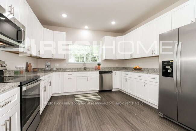 Building Photo - 3200 Chippewa Trail