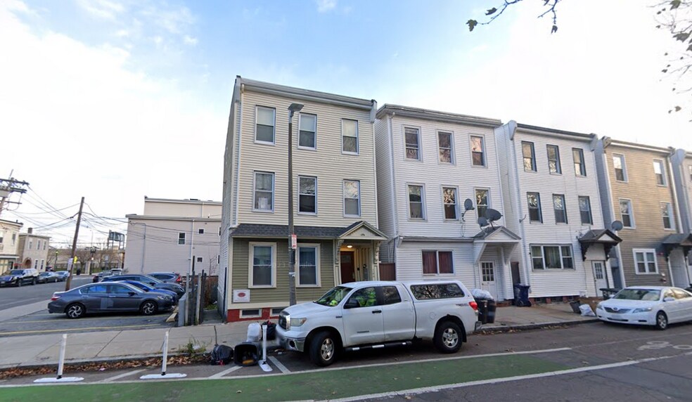 Building Photo - 289 Chelsea St