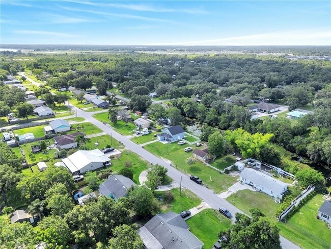 Building Photo - 4754 Lake Shore Dr