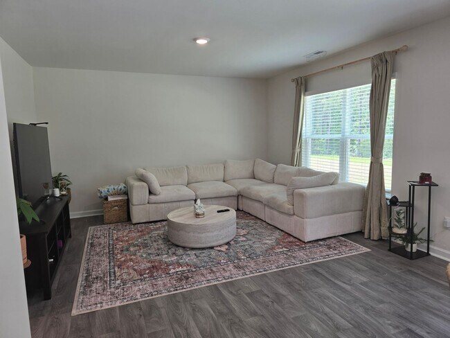 Building Photo - New Listing!!!