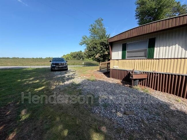 Building Photo - 733 Indian Hill Rd