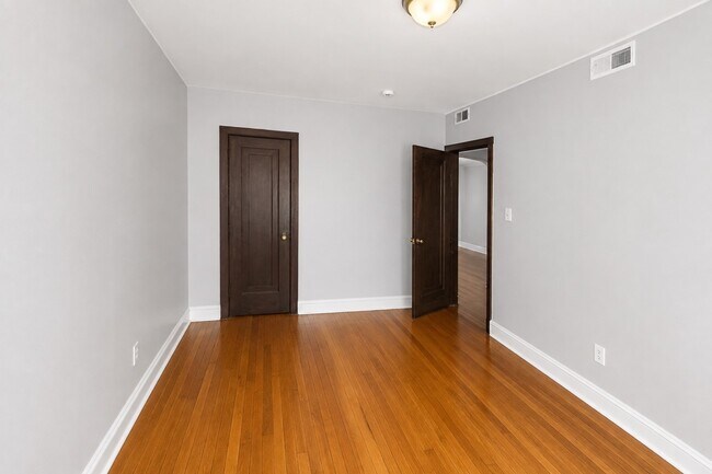 Building Photo - 1208 S 57th Ave