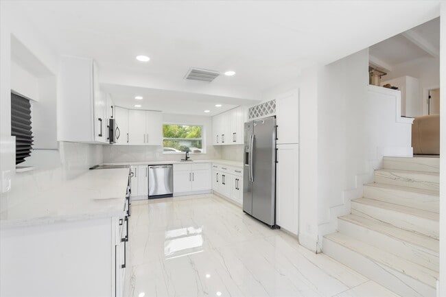 Building Photo - 2518 Key Largo Ln