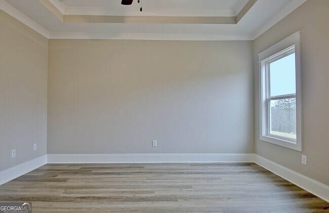 Building Photo - 190 Redhaven Dr