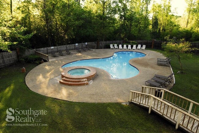 Building Photo - Woodshire Duplexes & Townhomes