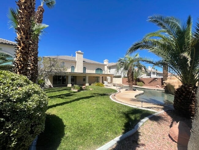 Building Photo - FANTASTIC SPACIOUS HOME LOCATED IN GATED C...