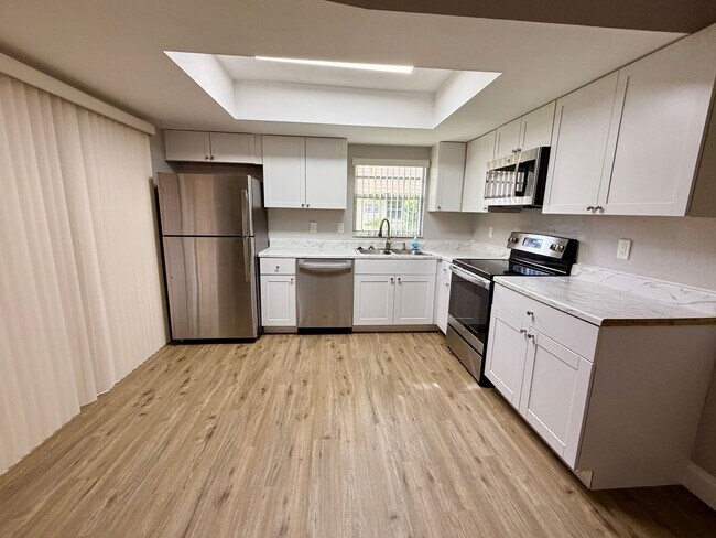 Building Photo - $1600-$2000 P.M