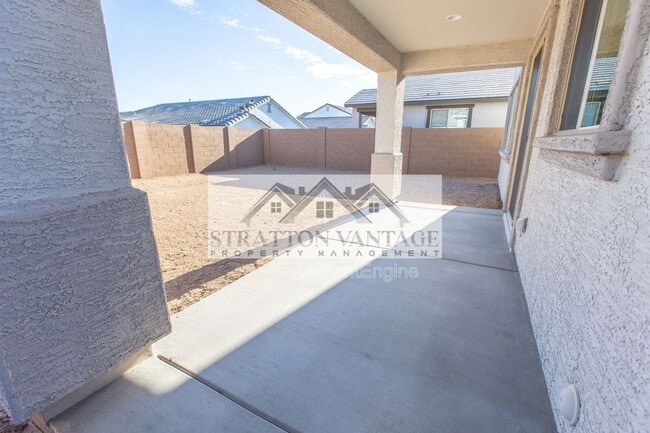 Building Photo - 14231 W El Cortez Pl