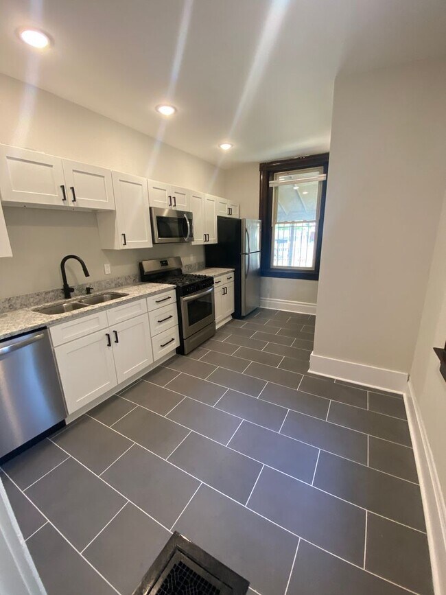 Building Photo - 1708
