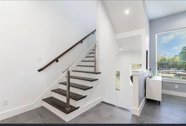 Building Photo - 2239 Lovedale Ave