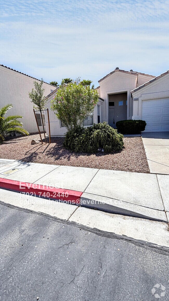 Building Photo - Lovely 3-Bedroom Home with Fireplace and M...