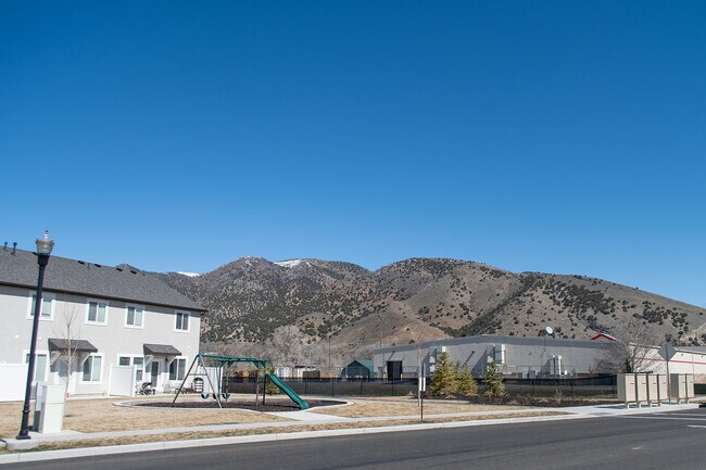 Building Photo - 382 N 100 W