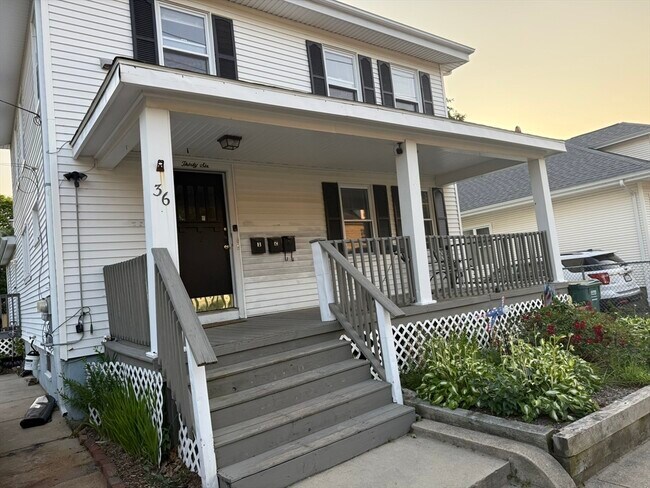 Building Photo - 36 Oak St
