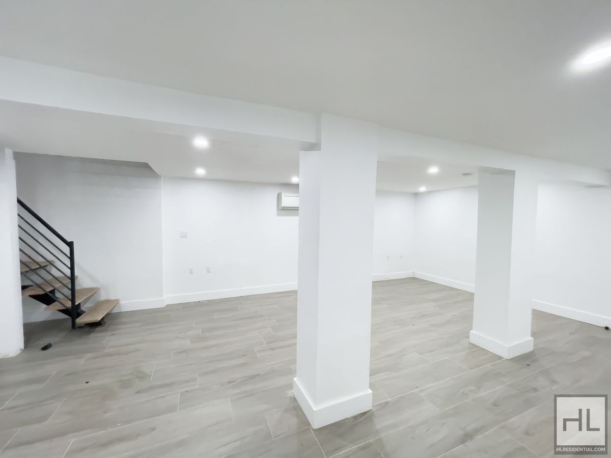 Building Photo - PUTNAM AVENUE / Spacious 2-Bed 1/5 Bath Du...