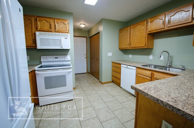 Building Photo - 5990 Fox Trace Ct