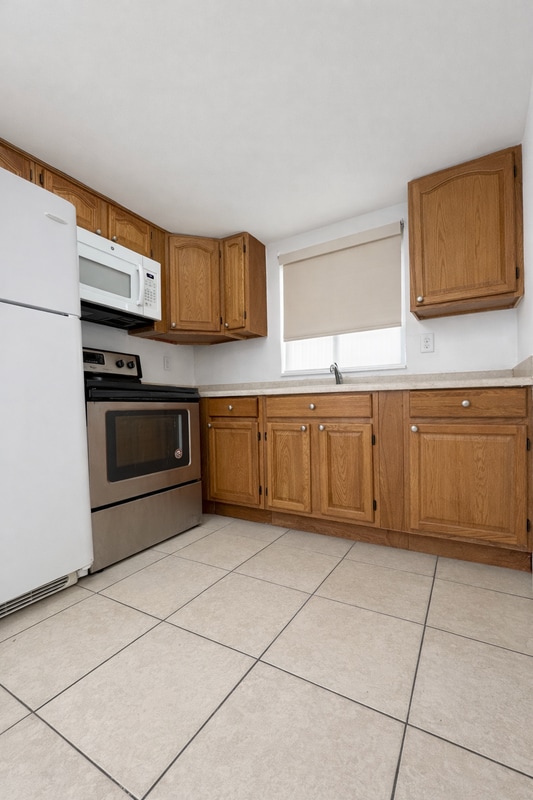 Building Photo - 623 NE 2nd St