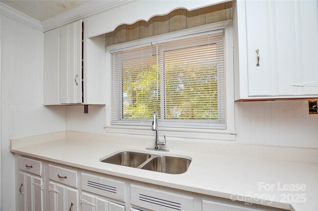 Building Photo - 2511 Woodstar Rd