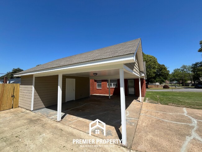 Building Photo - Spacious 3BR/2BA Whitehaven Home | 1,700+ SQ FT, Hardwood & Brick Fireplace