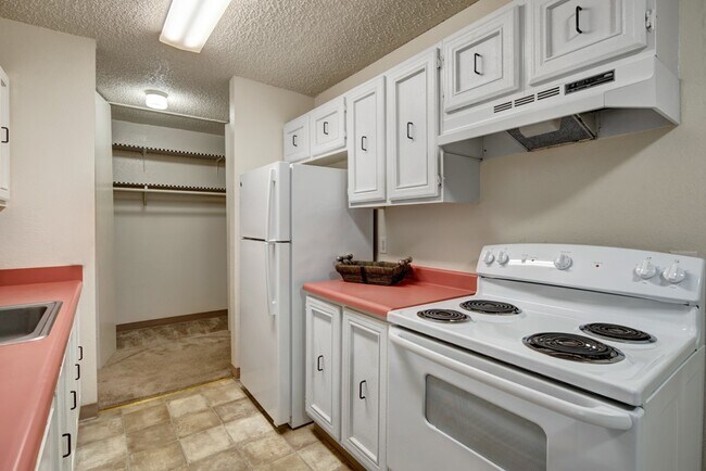 Quiet Creek Apartments - Kitchen - Quiet Creek