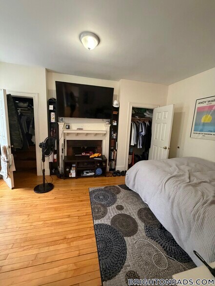 Building Photo - 15 Wallingford Rd