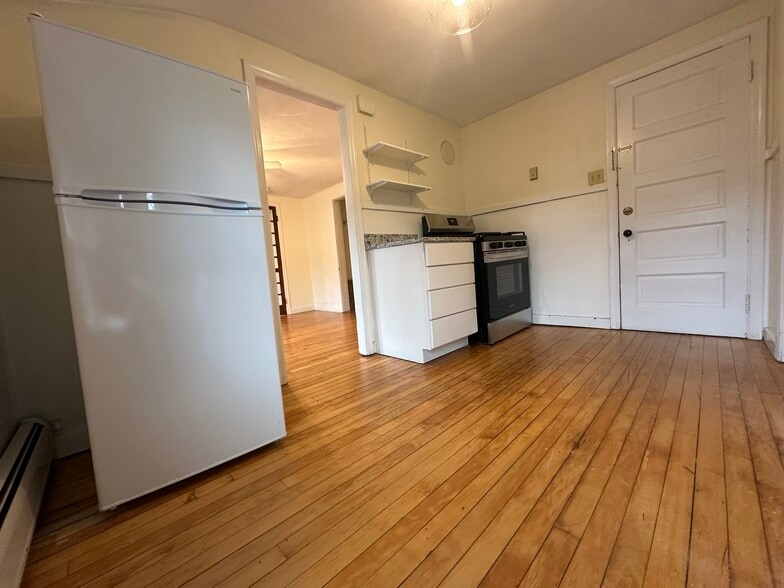 Building Photo - 171 crescent st