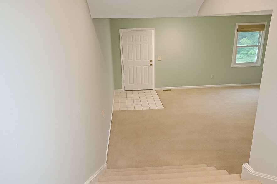 Building Photo - 27 Crows Nest Ln