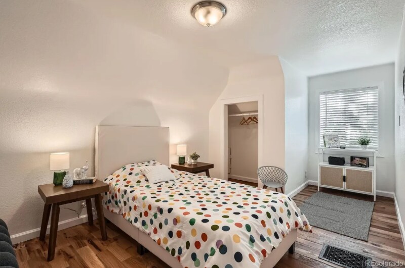 Building Photo - 2426 S Acoma St