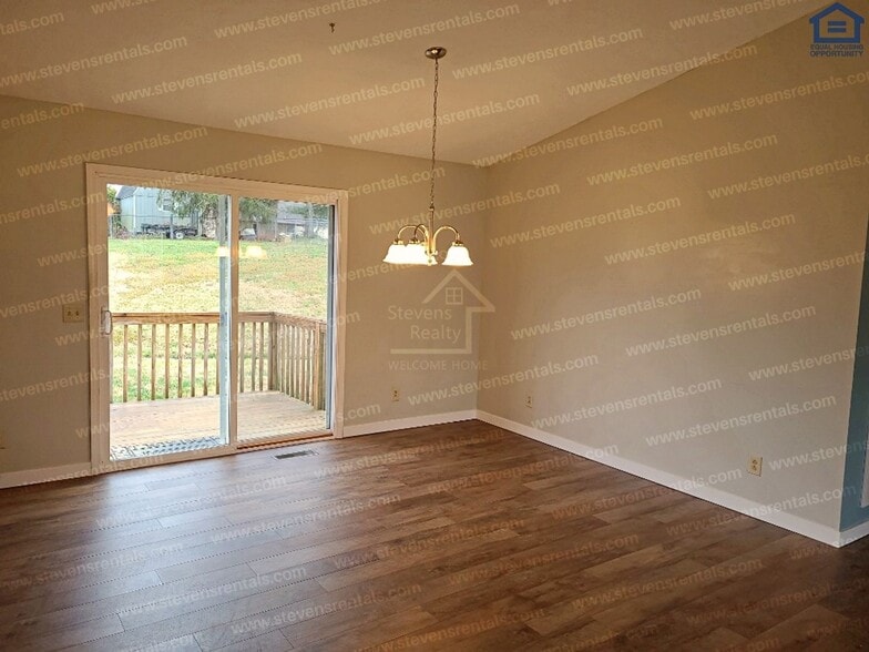 Building Photo - 3547 Southmeade Dr