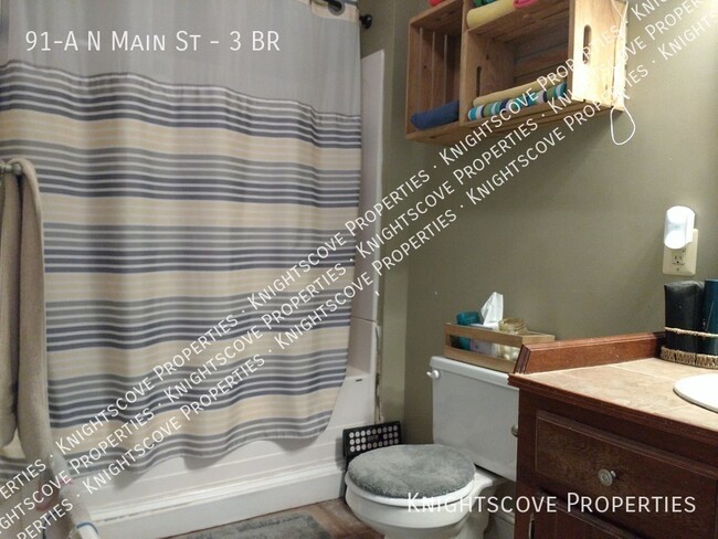 Building Photo - Beautiful, large historic home with origin...