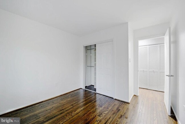 Building Photo - 6929 Mclean Park Manor Ct