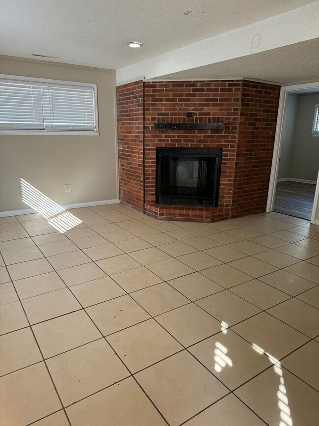 Building Photo - 4339 W Bethany Dr