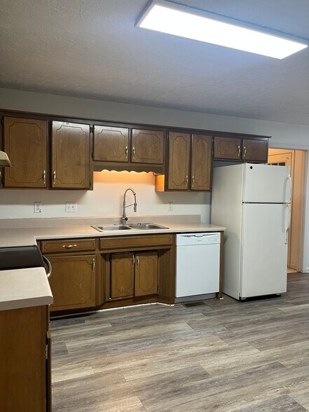 Building Photo - 2047 Horncastle Dr